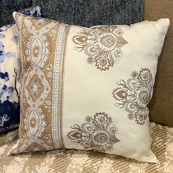 Indoor/Outdoor Neutral Pillow - Picture 1 of 5